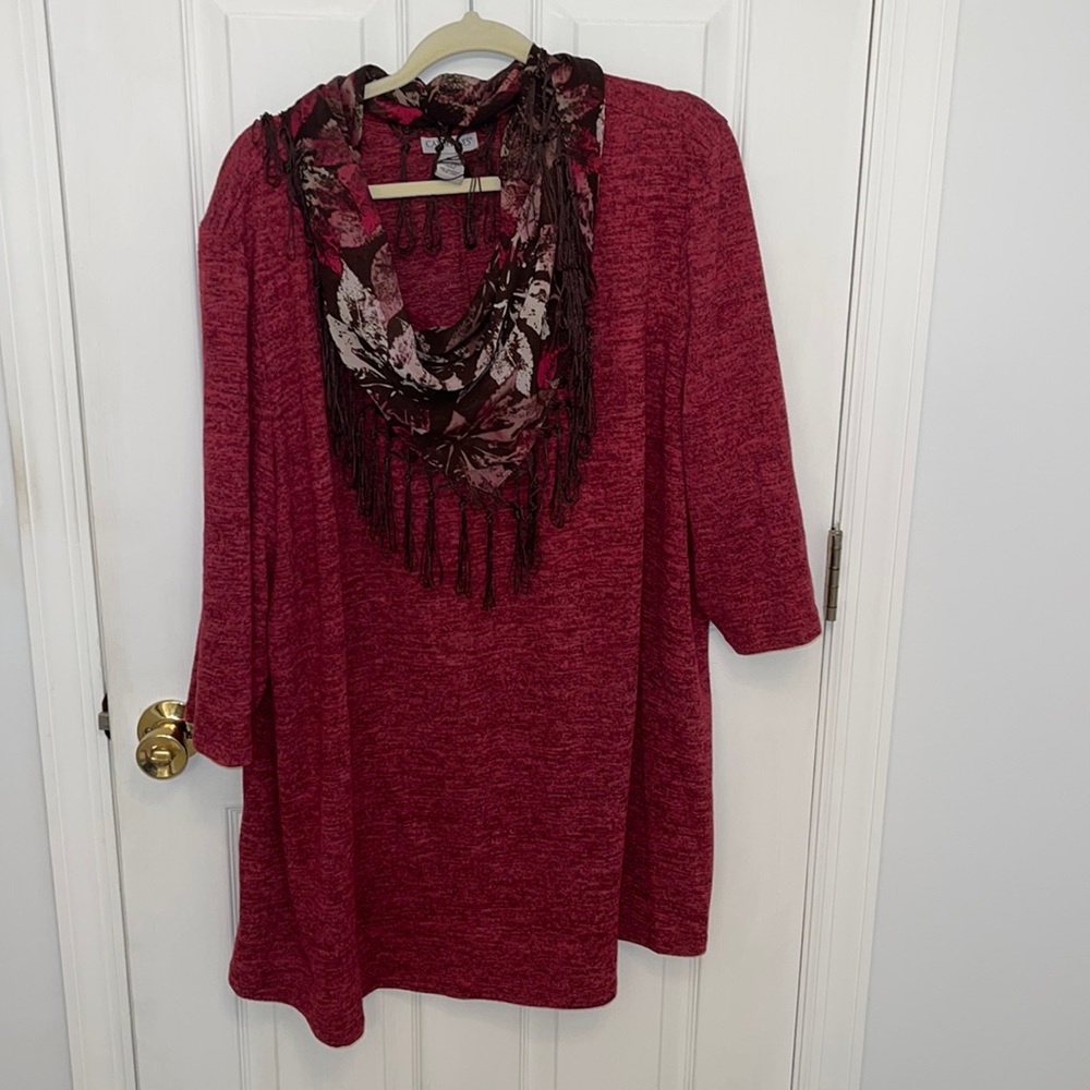 Marbled burgundy sweater with detachable scarf